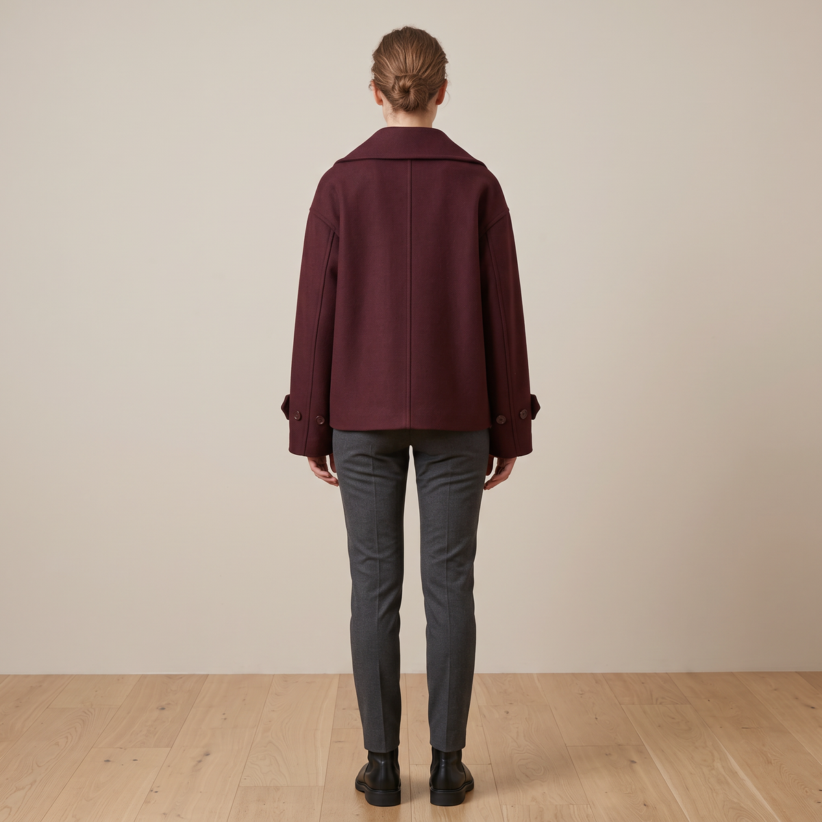 Vista posteriore cappotto corto bordeaux doppiopetto Giorgia&Johns