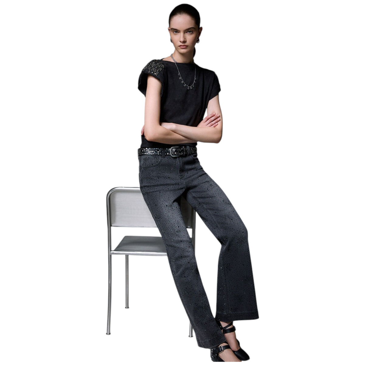Modella indossa jeans Liu Jo a gamba dritta in denim stretch stonewash con applicazioni di strass, EmyQ STORE