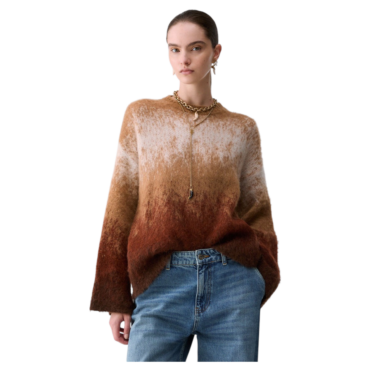 Maglia Liu Jo in lana spazzolata jacquard con effetto dégradé marrone e girocollo, indossata da modella.