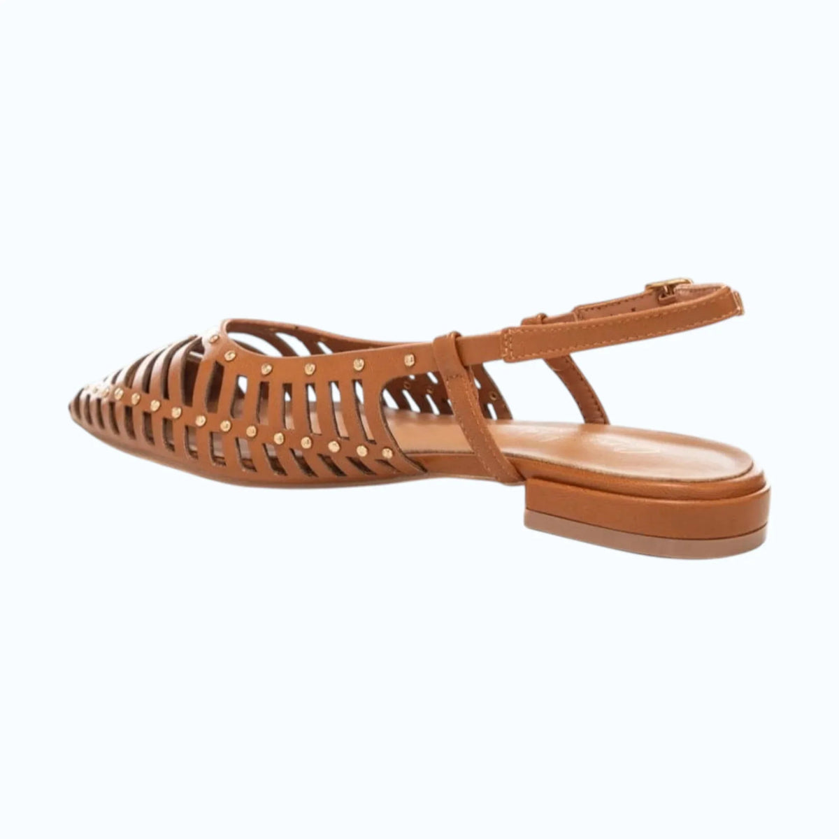 Slingback basse color cuoio con tomaia traforata, borchie decorative e chiusura con fibbia